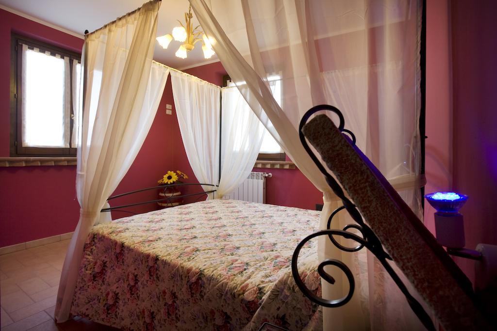 מונטפאלקו Agriturismo Il Girasole חדר תמונה